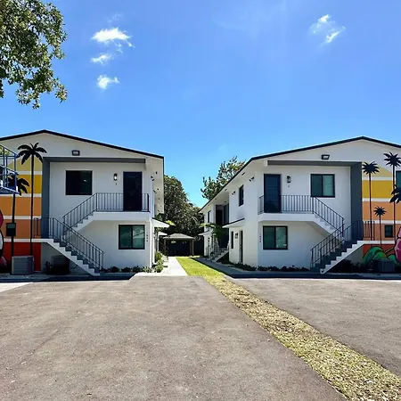 Urban Elegance: Trendy Modern Apartment In Wynwood